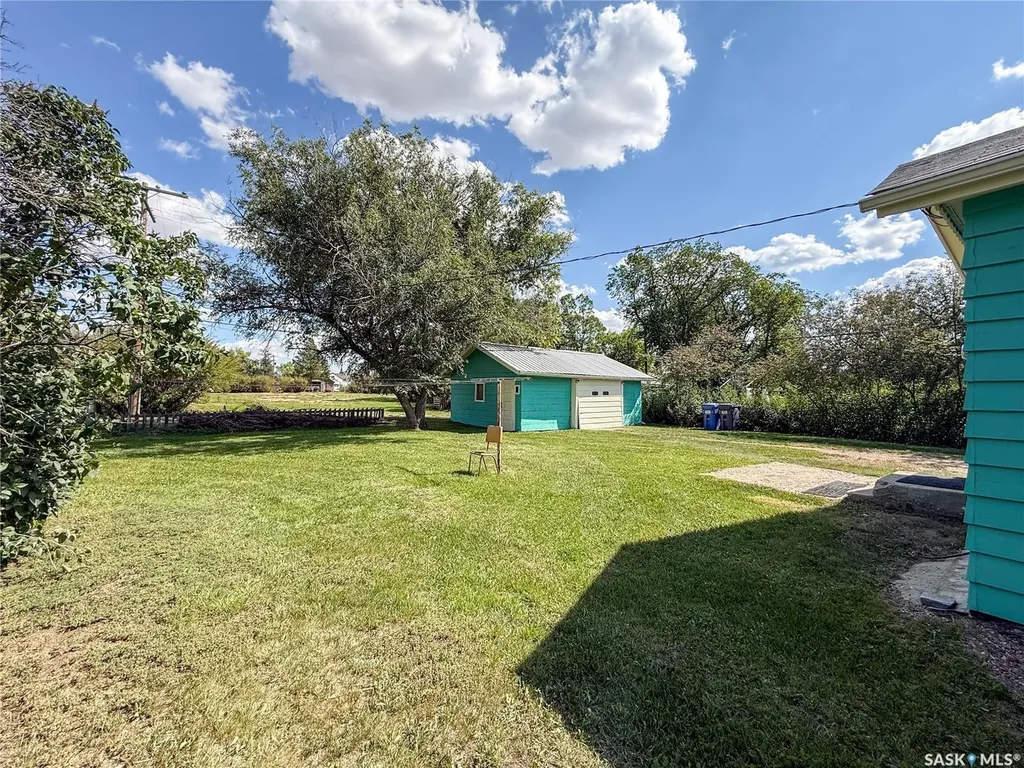 114 1st Street W Frontier SK S0N 0W0