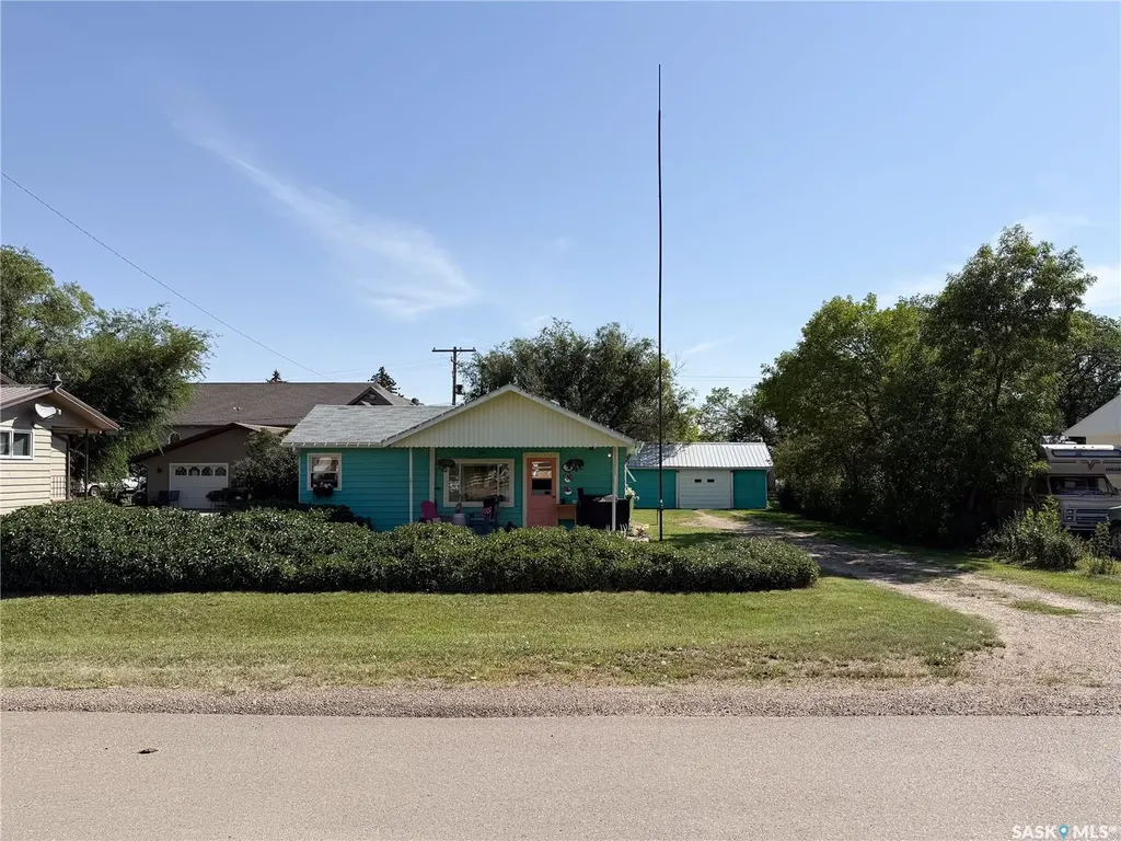 114 1st Street W Frontier SK S0N 0W0
