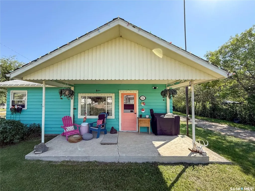 114 1st Street W Frontier SK S0N 0W0