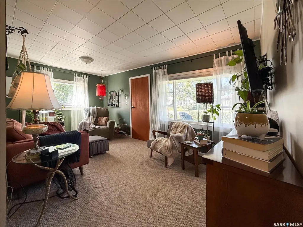 114 1st Street W Frontier SK S0N 0W0