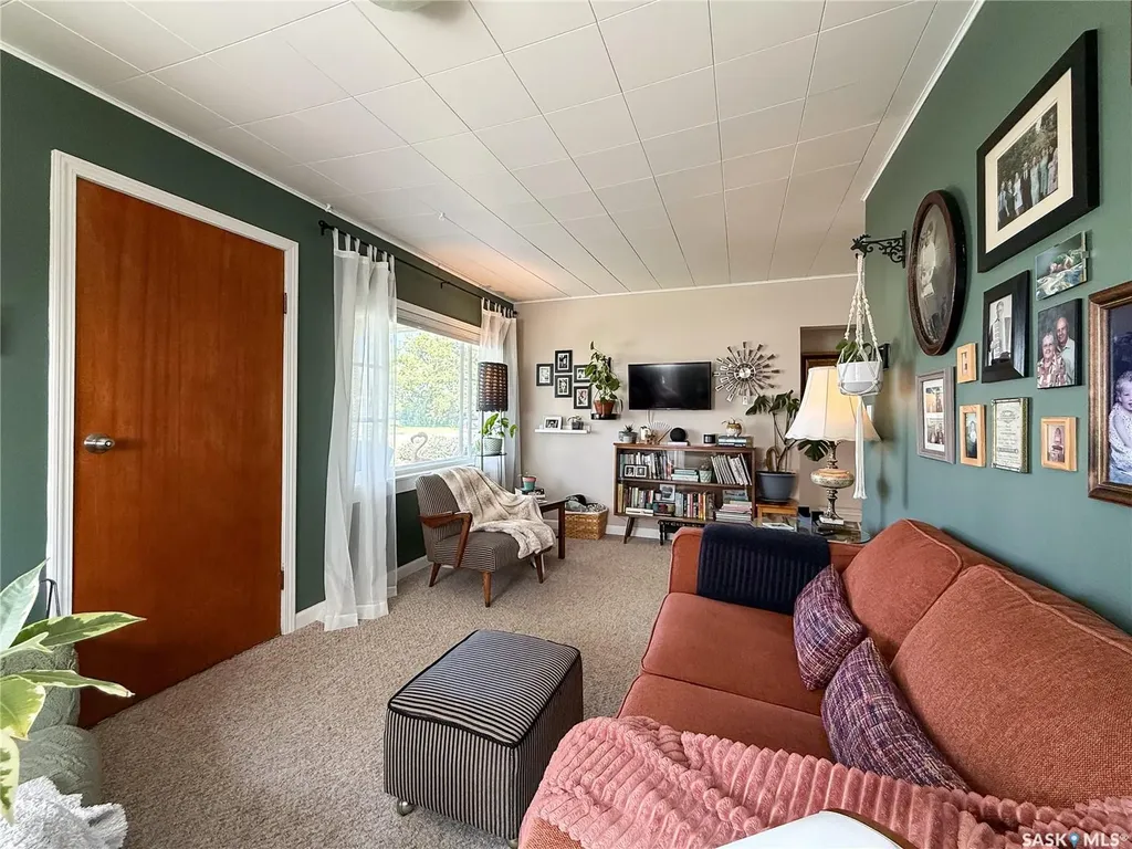 114 1st Street W Frontier SK S0N 0W0