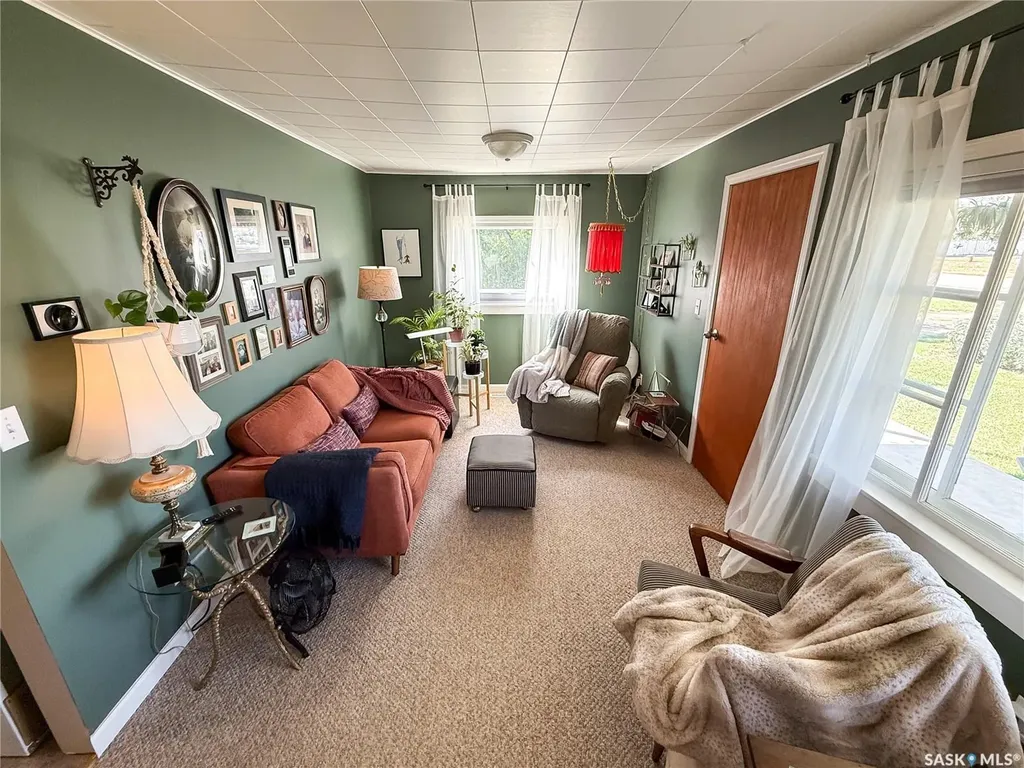 114 1st Street W Frontier SK S0N 0W0