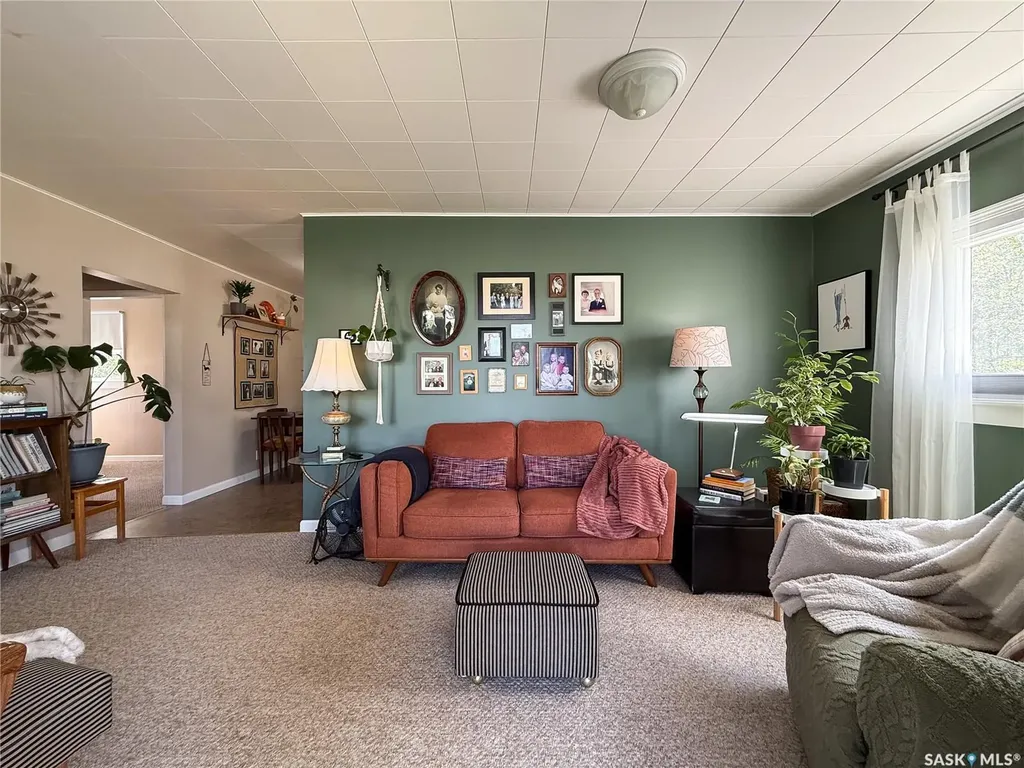 114 1st Street W Frontier SK S0N 0W0