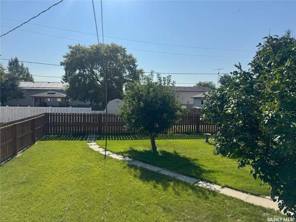 209 Francis Street Francis SK S0G 1V0