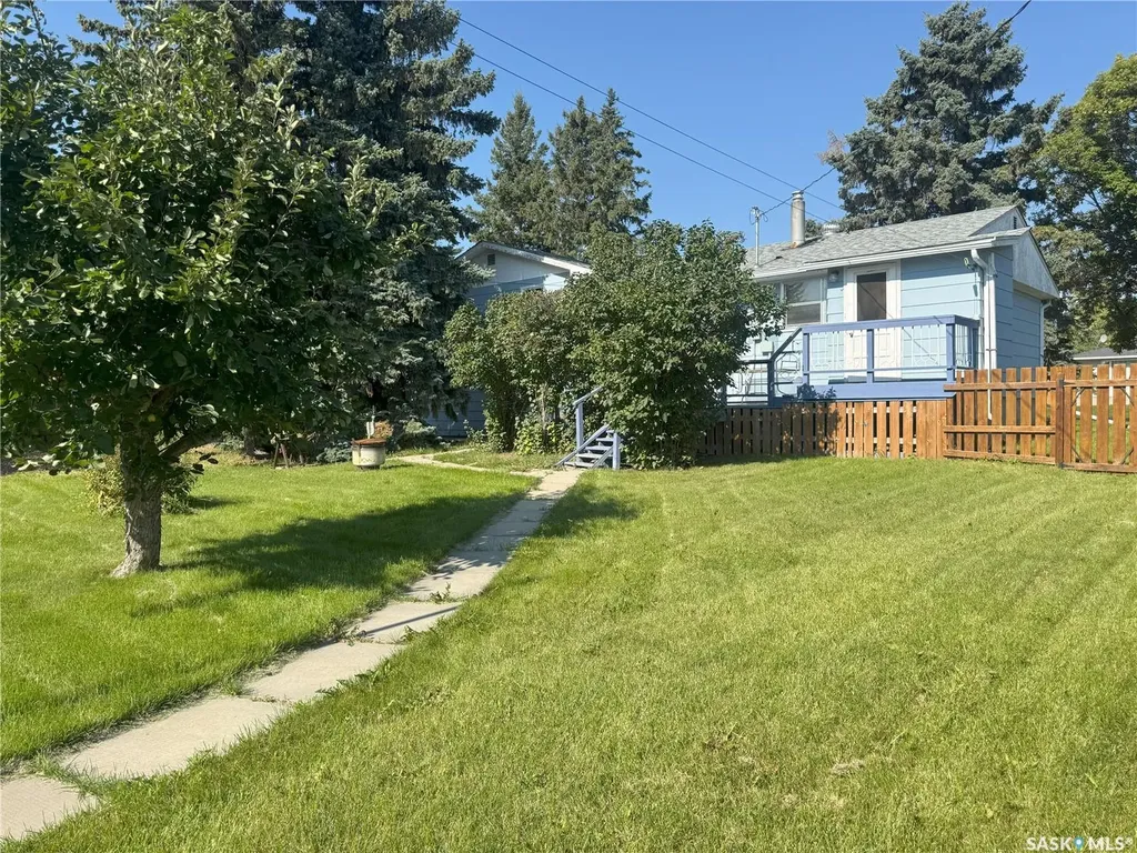 209 Francis Street Francis SK S0G 1V0