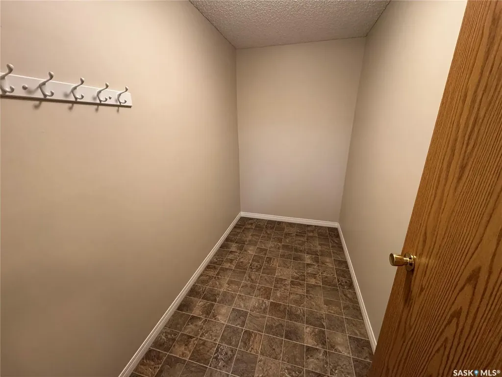1808 Eaglesham Avenue Weyburn SK S4H 3A8