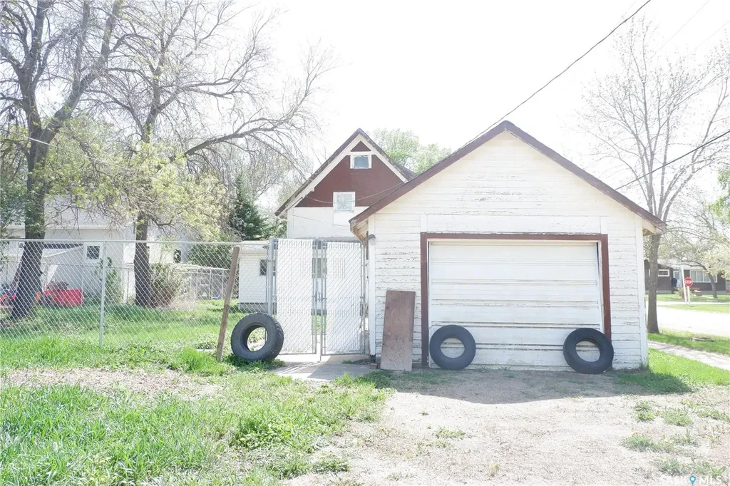 113 2nd Avenue W Mossbank SK S0H 3G0