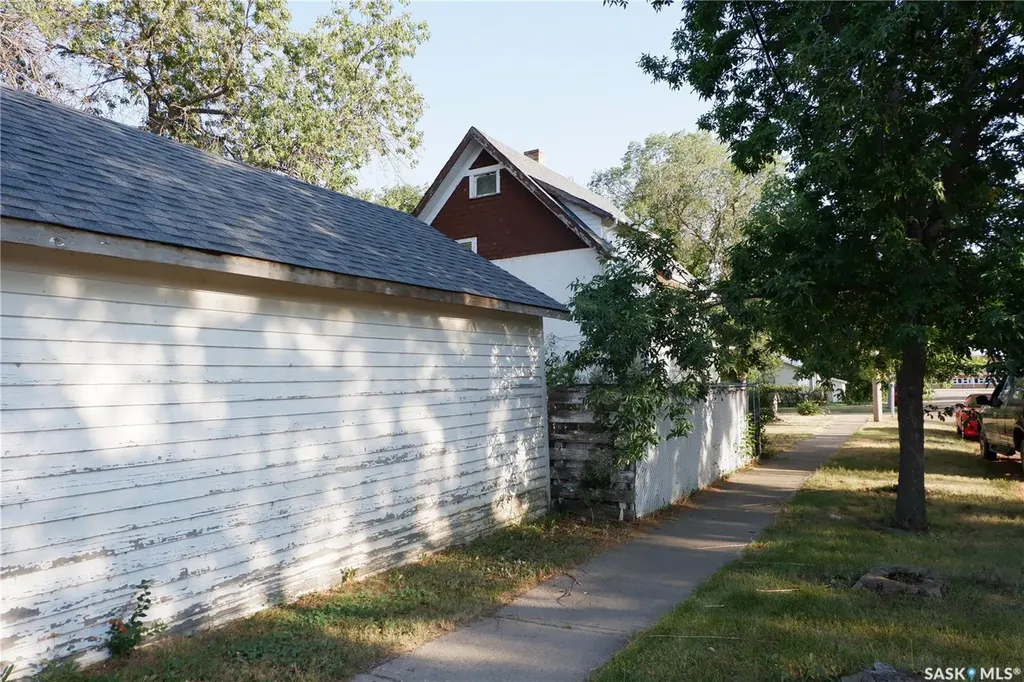 113 2nd Avenue W Mossbank SK S0H 3G0