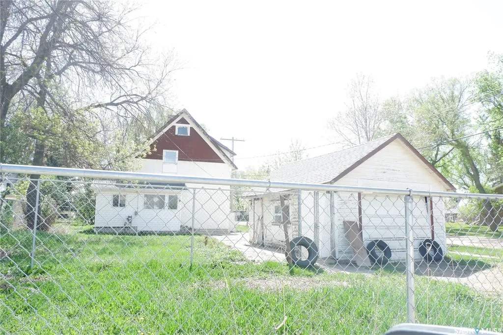 113 2nd Avenue W Mossbank SK S0H 3G0