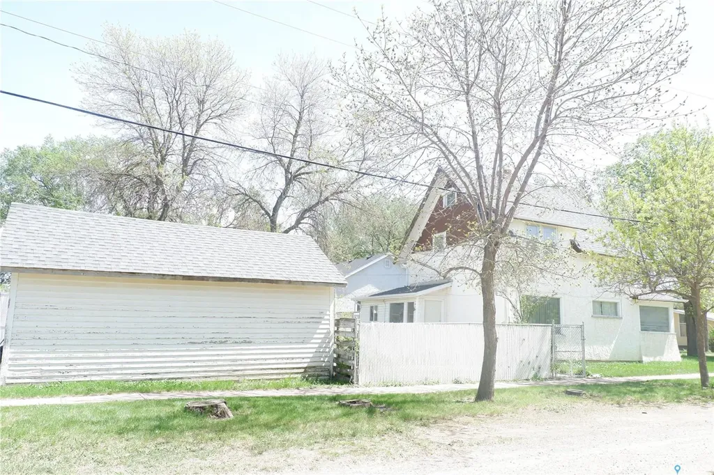 113 2nd Avenue W Mossbank SK S0H 3G0