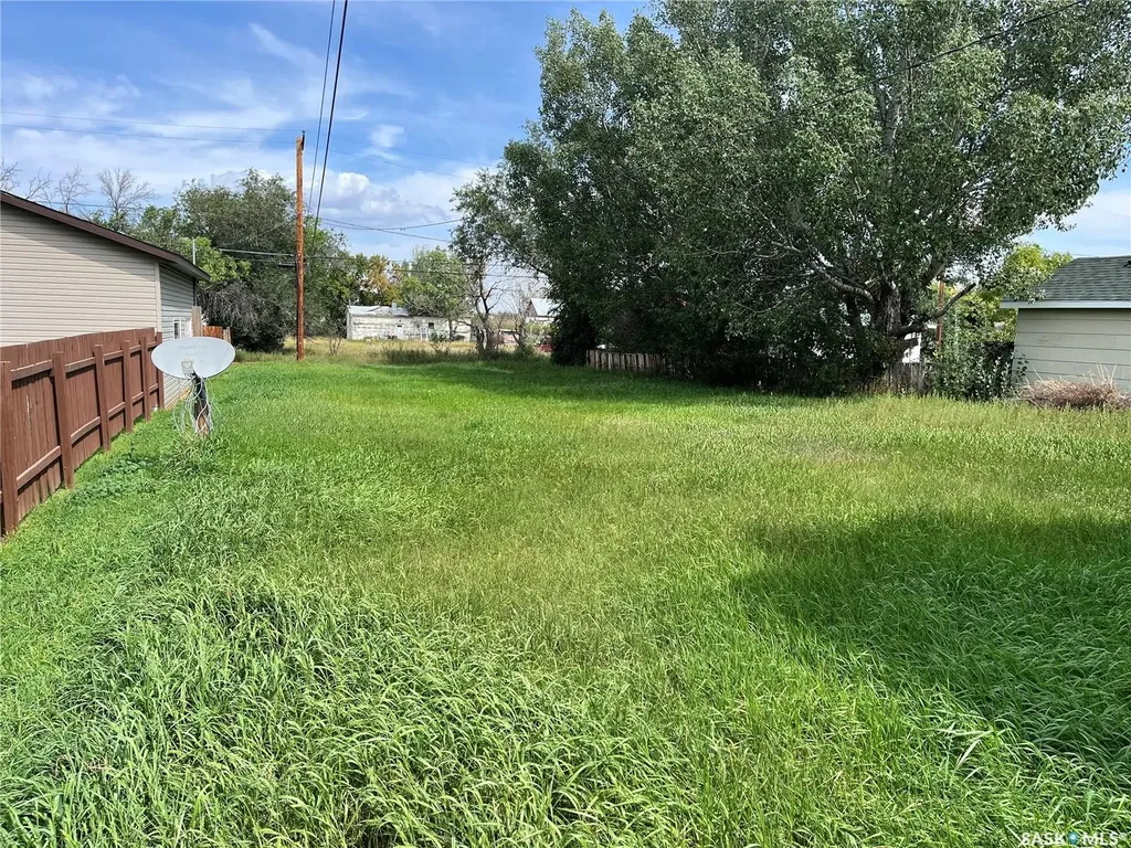 9 3rd Street E Willow Bunch SK S0H 4K0