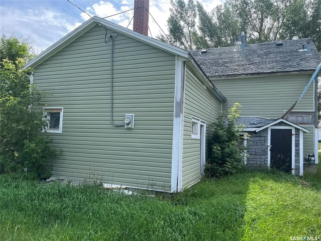 9 3rd Street E Willow Bunch SK S0H 4K0