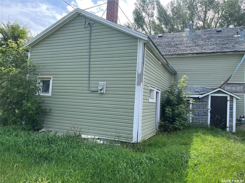 9 3rd Street E Willow Bunch SK S0H 4K0