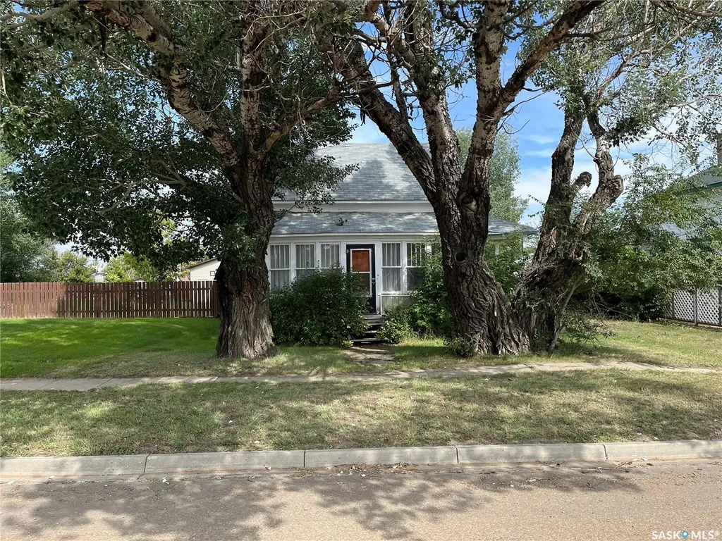 9 3rd Street E Willow Bunch SK S0H 4K0