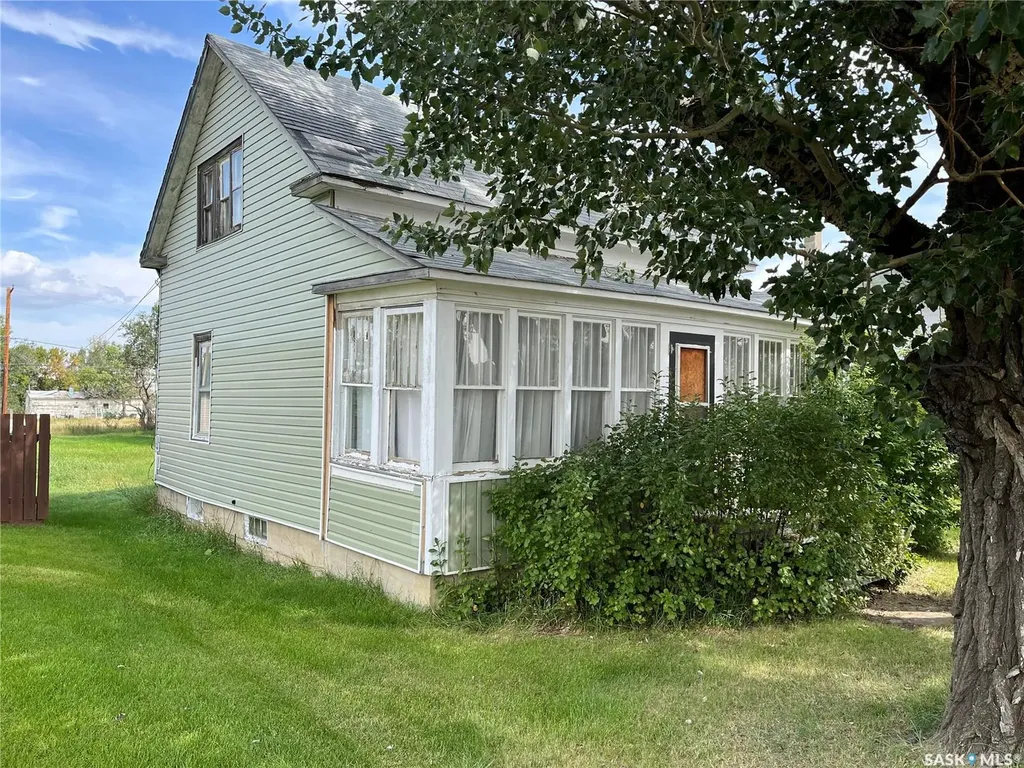 9 3rd Street E Willow Bunch SK S0H 4K0