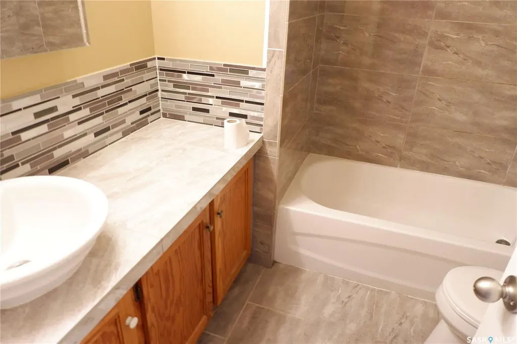 123 3rd Street W Lafleche SK S0H 2K0