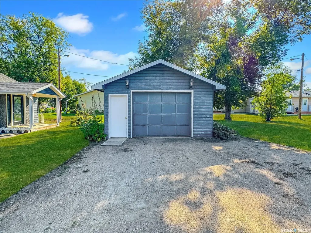 308 2nd Avenue S Leask SK S0J 1M0