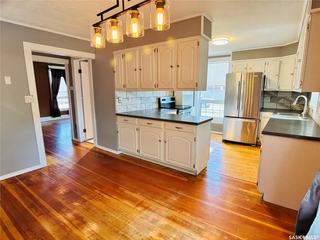 520 1st Street North Portal SK S0C 1W0