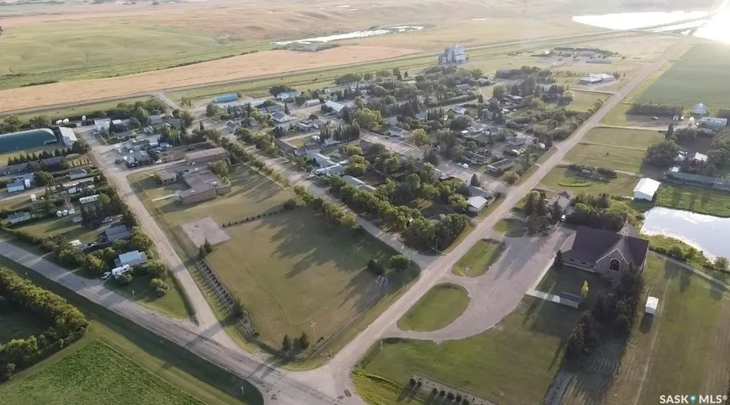 421 4th Street Denzil SK S0L 2S0