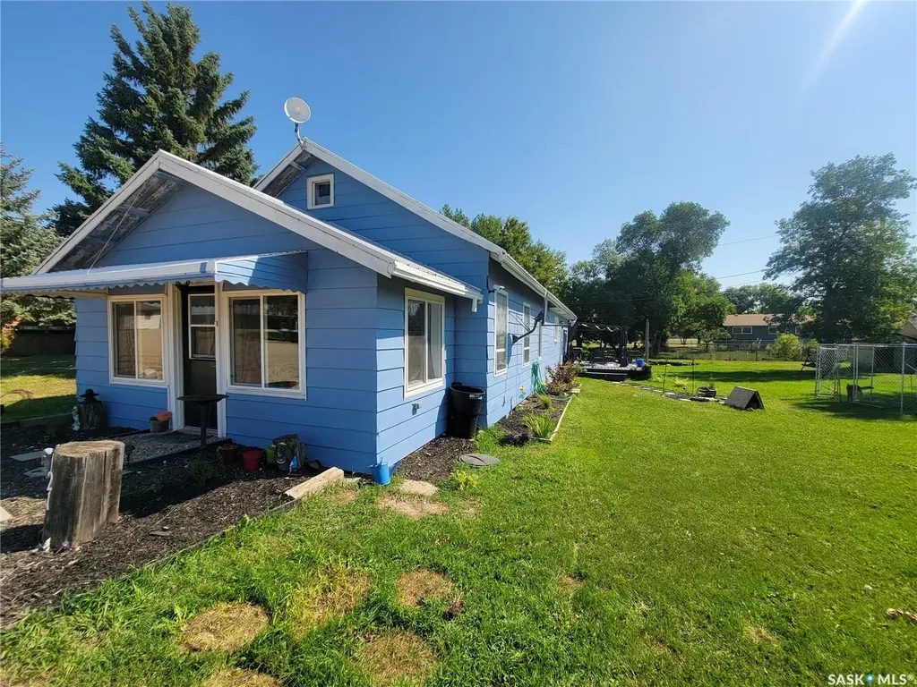 421 4th Street Denzil SK S0L 2S0
