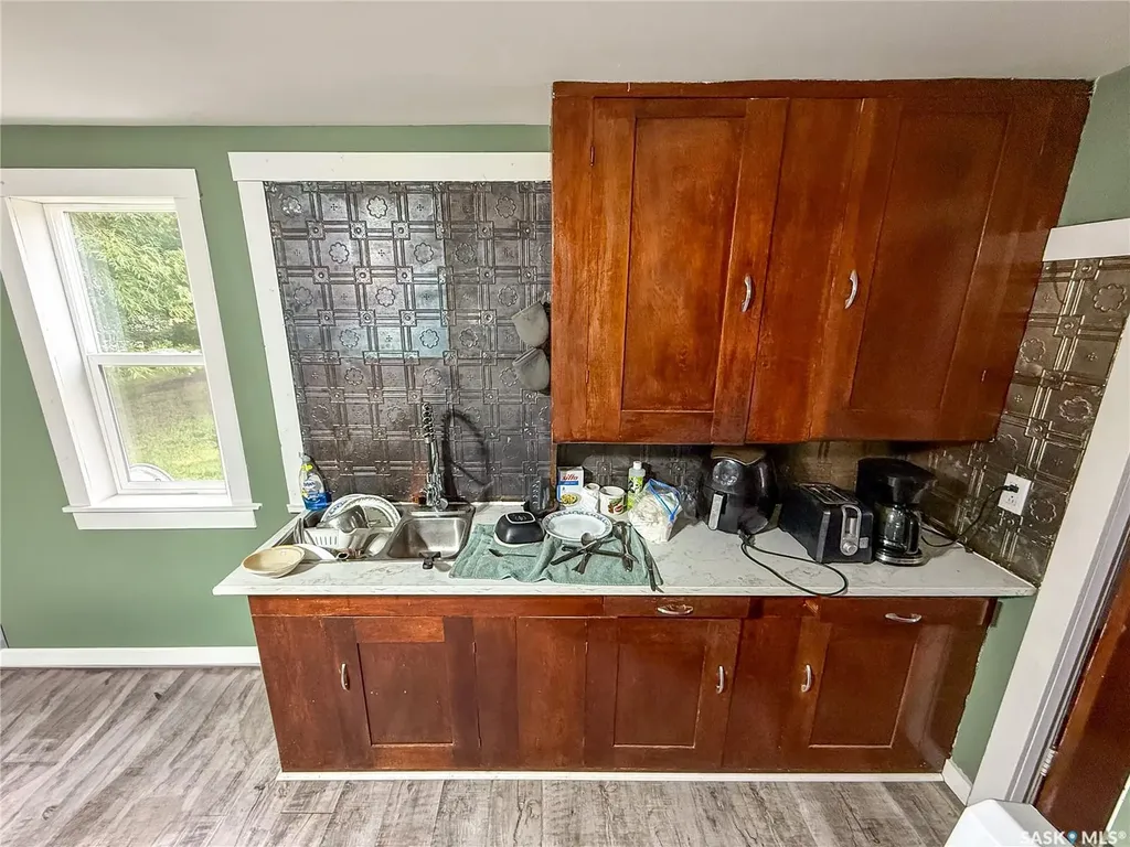 224 Front Street Eastend SK S0N 0T0