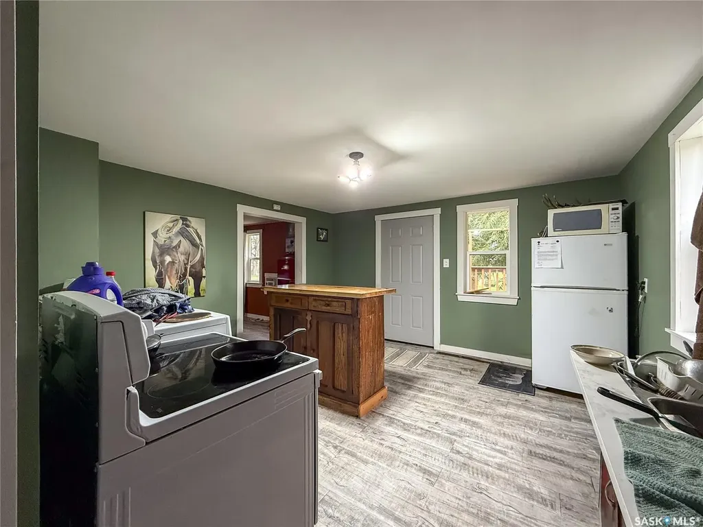 224 Front Street Eastend SK S0N 0T0