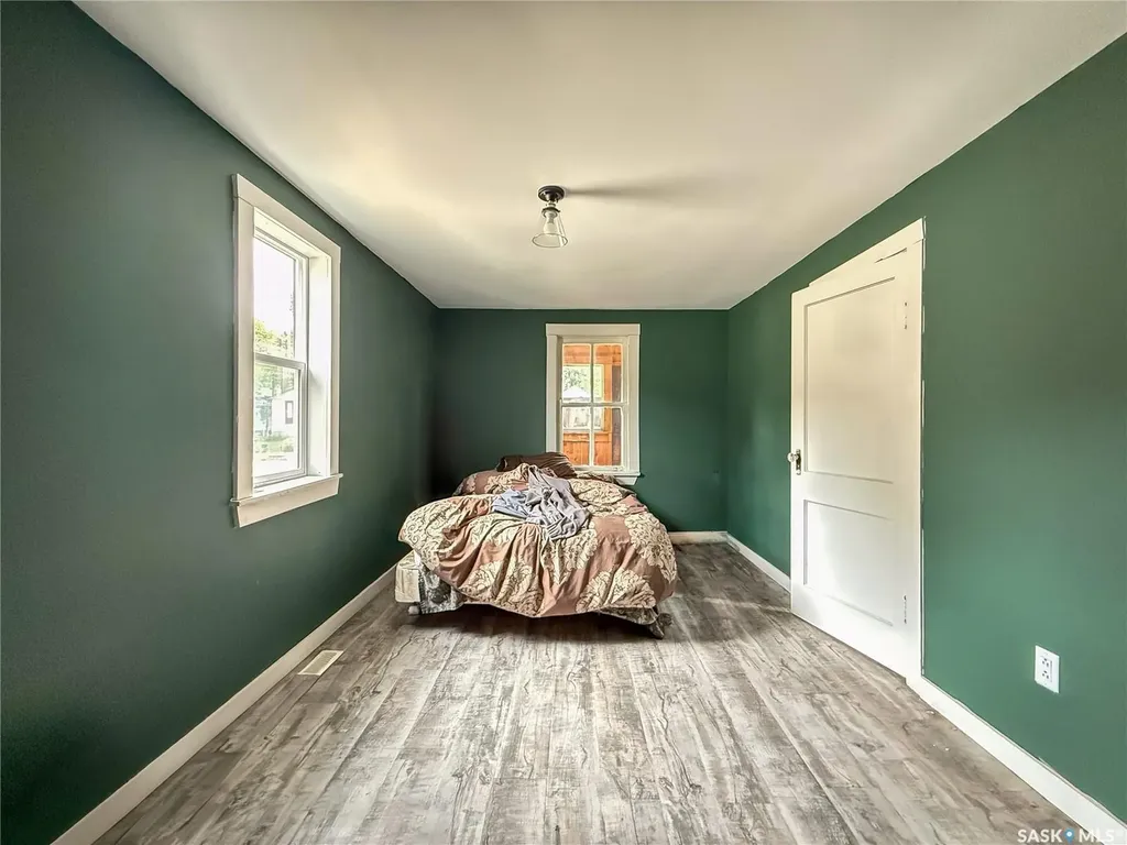 224 Front Street Eastend SK S0N 0T0