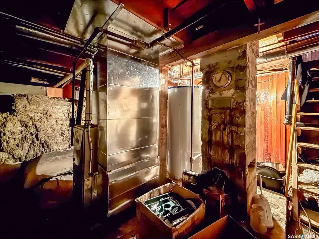 224 Front Street Eastend SK S0N 0T0