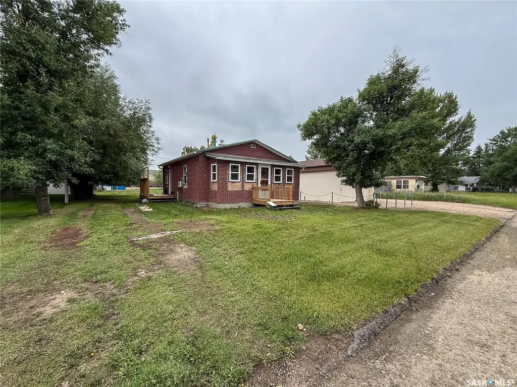 224 Front Street Eastend SK S0N 0T0