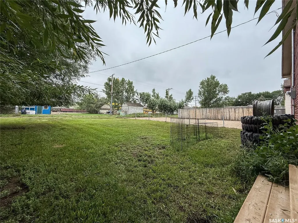 224 Front Street Eastend SK S0N 0T0