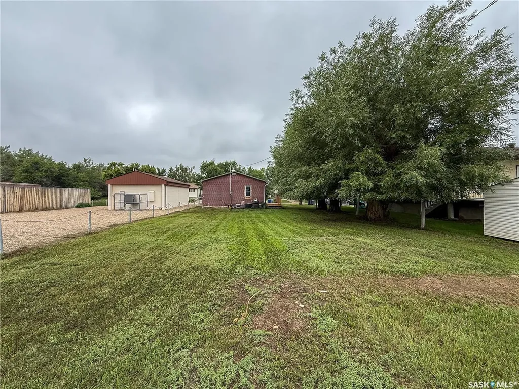 224 Front Street Eastend SK S0N 0T0