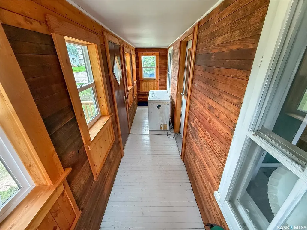 224 Front Street Eastend SK S0N 0T0