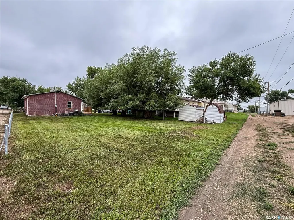 224 Front Street Eastend SK S0N 0T0