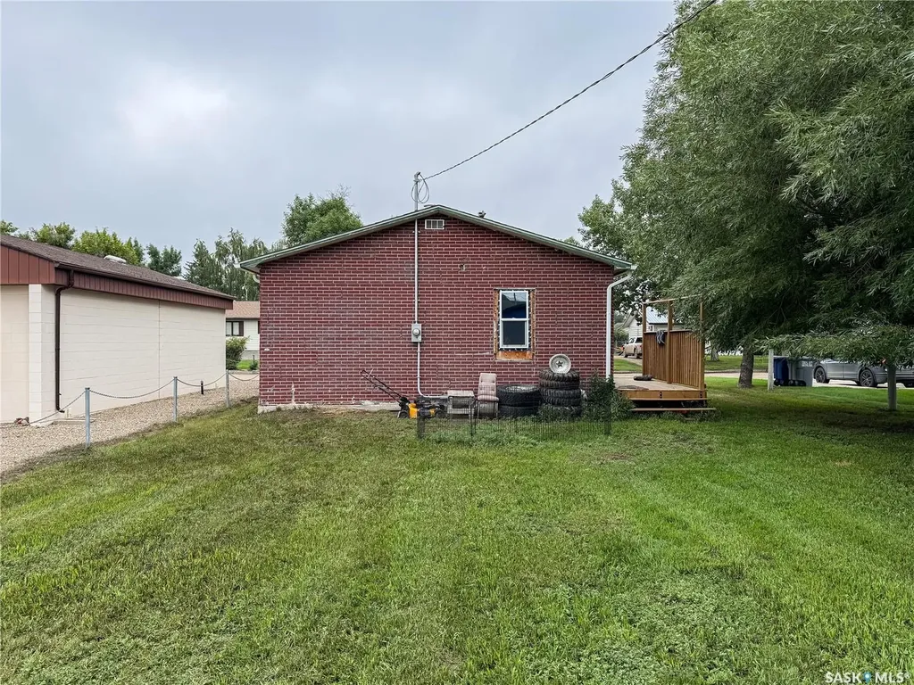 224 Front Street Eastend SK S0N 0T0