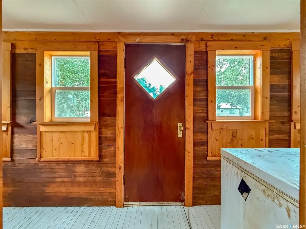 224 Front Street Eastend SK S0N 0T0