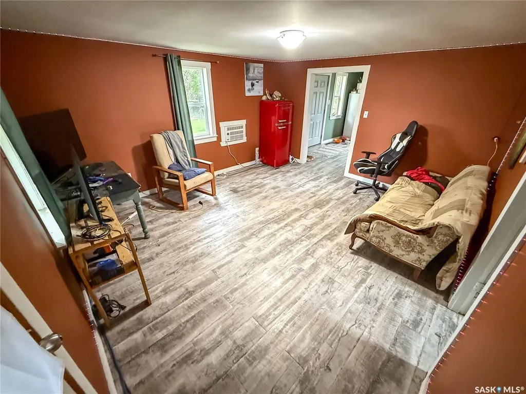 224 Front Street Eastend SK S0N 0T0