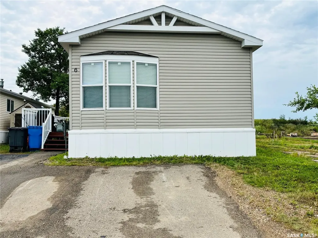 2004 Alice Road Estevan SK S4A 3A7