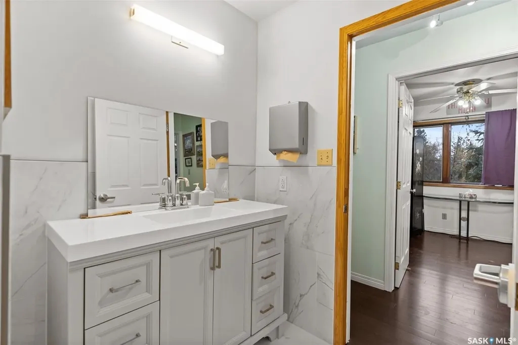 202-206 Elizabeth Avenue Manitou Beach SK S0K 4T1