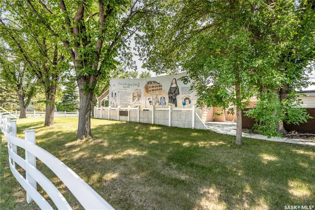 1236 3rd Avenue NW Moose Jaw SK S6H 3V3