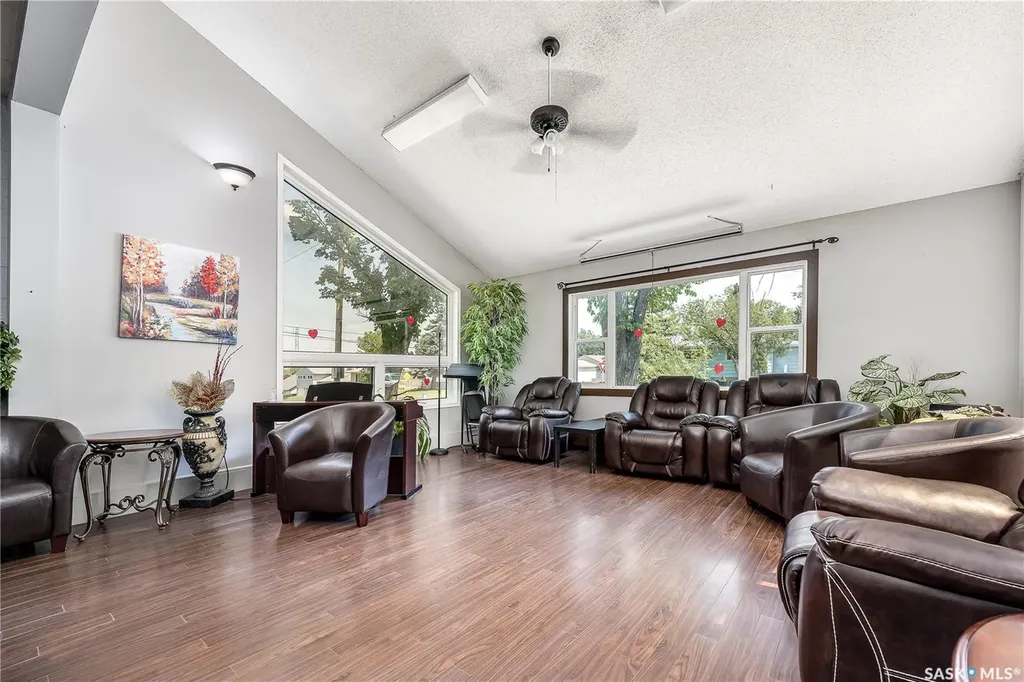 1236 3rd Avenue NW Moose Jaw SK S6H 3V3
