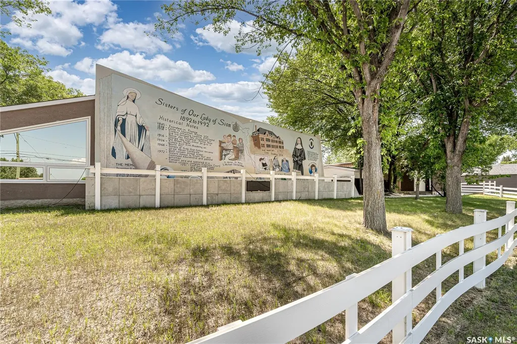 1236 3rd Avenue NW Moose Jaw SK S6H 3V3