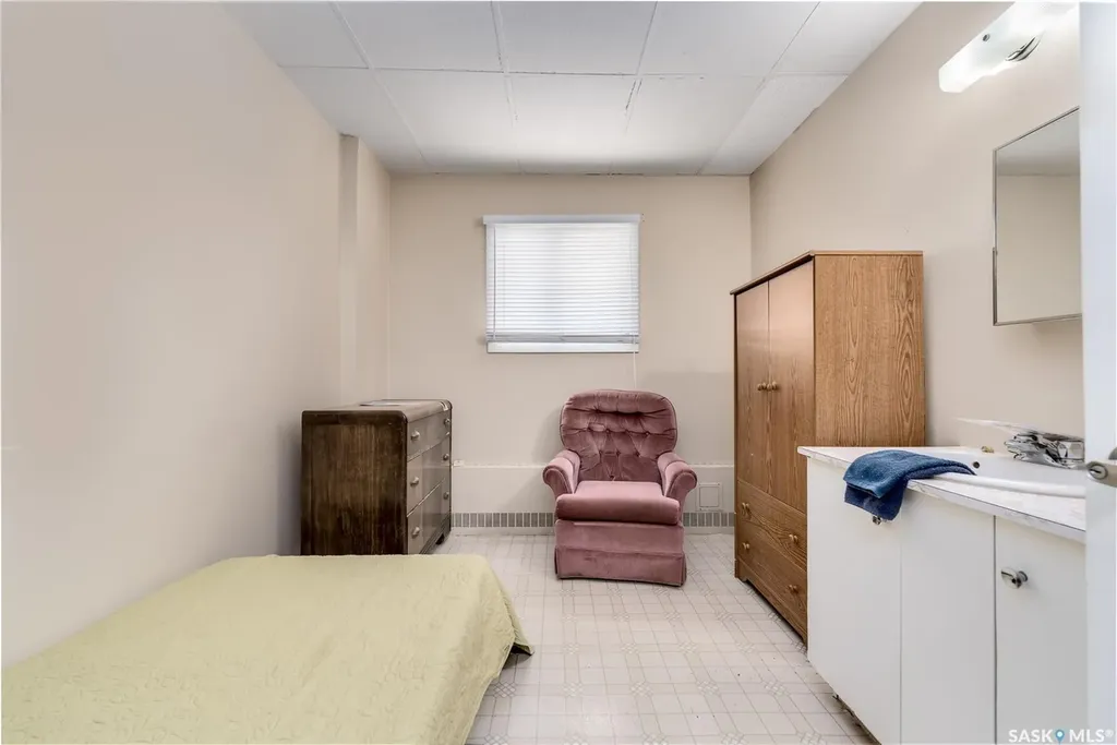 1236 3rd Avenue NW Moose Jaw SK S6H 3V3