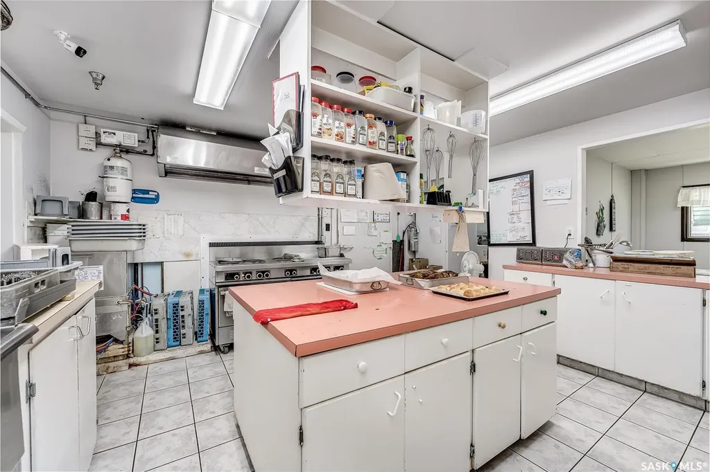 1236 3rd Avenue NW Moose Jaw SK S6H 3V3