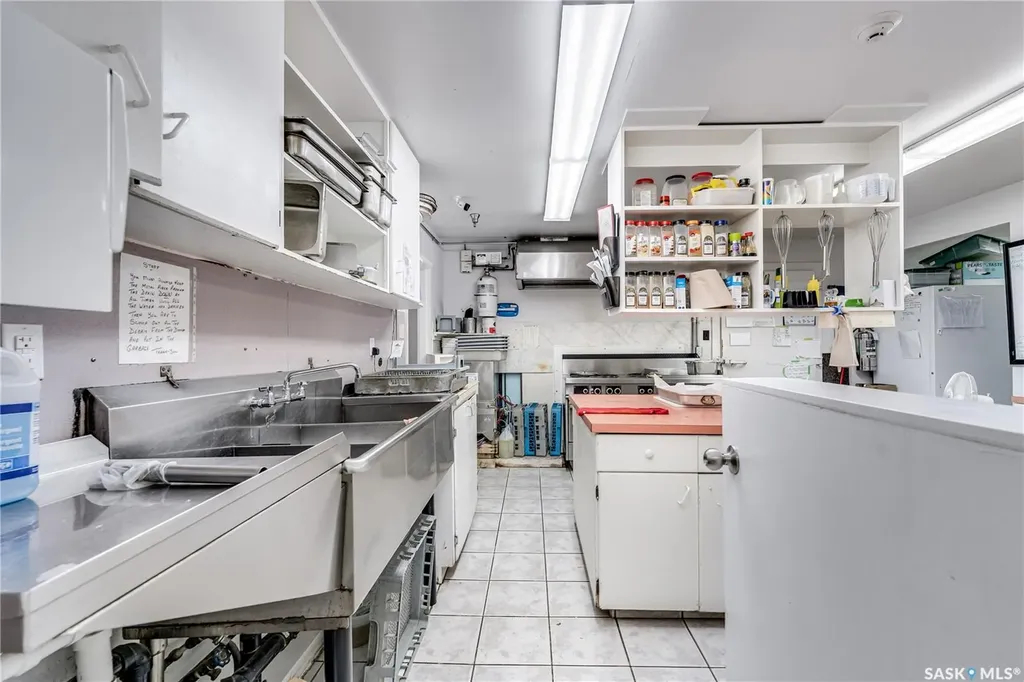 1236 3rd Avenue NW Moose Jaw SK S6H 3V3