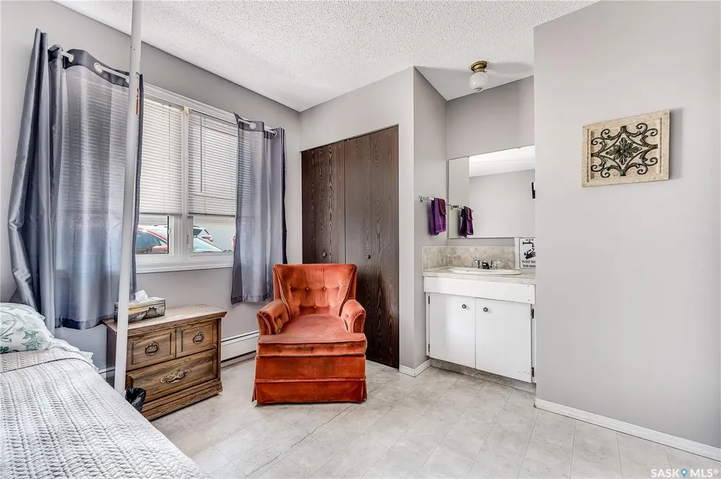 1236 3rd Avenue NW Moose Jaw SK S6H 3V3