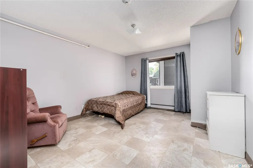 1236 3rd Avenue NW Moose Jaw SK S6H 3V3