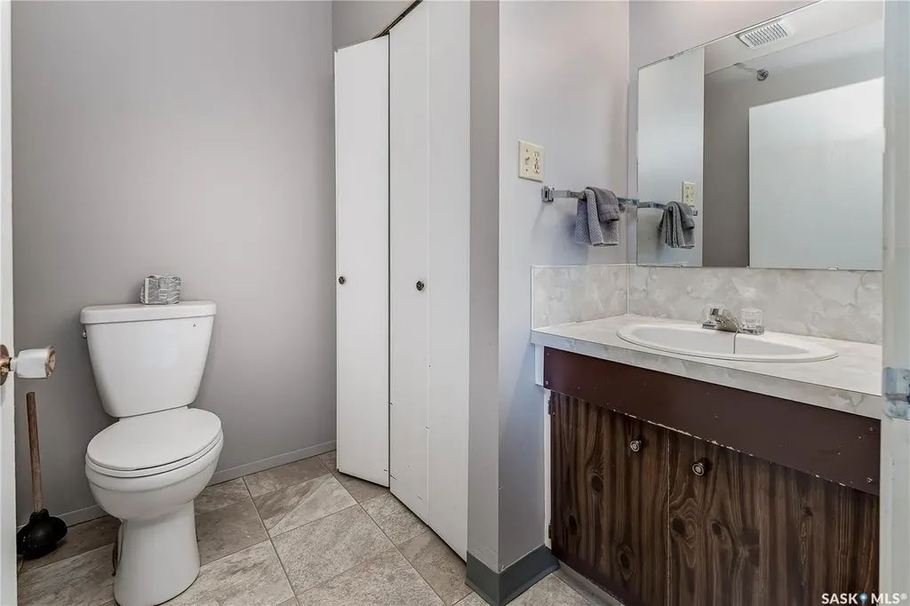 1236 3rd Avenue NW Moose Jaw SK S6H 3V3