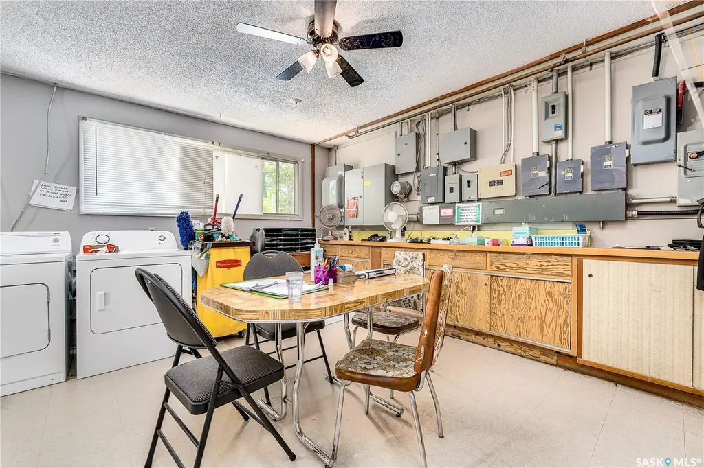 1236 3rd Avenue NW Moose Jaw SK S6H 3V3