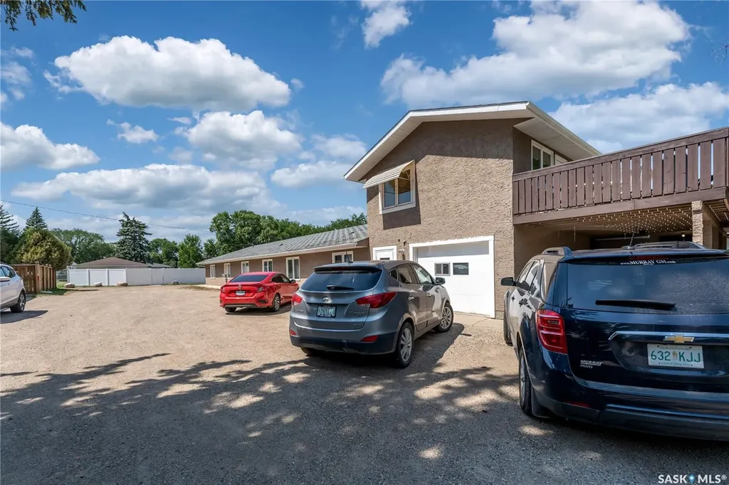 1236 3rd Avenue NW Moose Jaw SK S6H 3V3