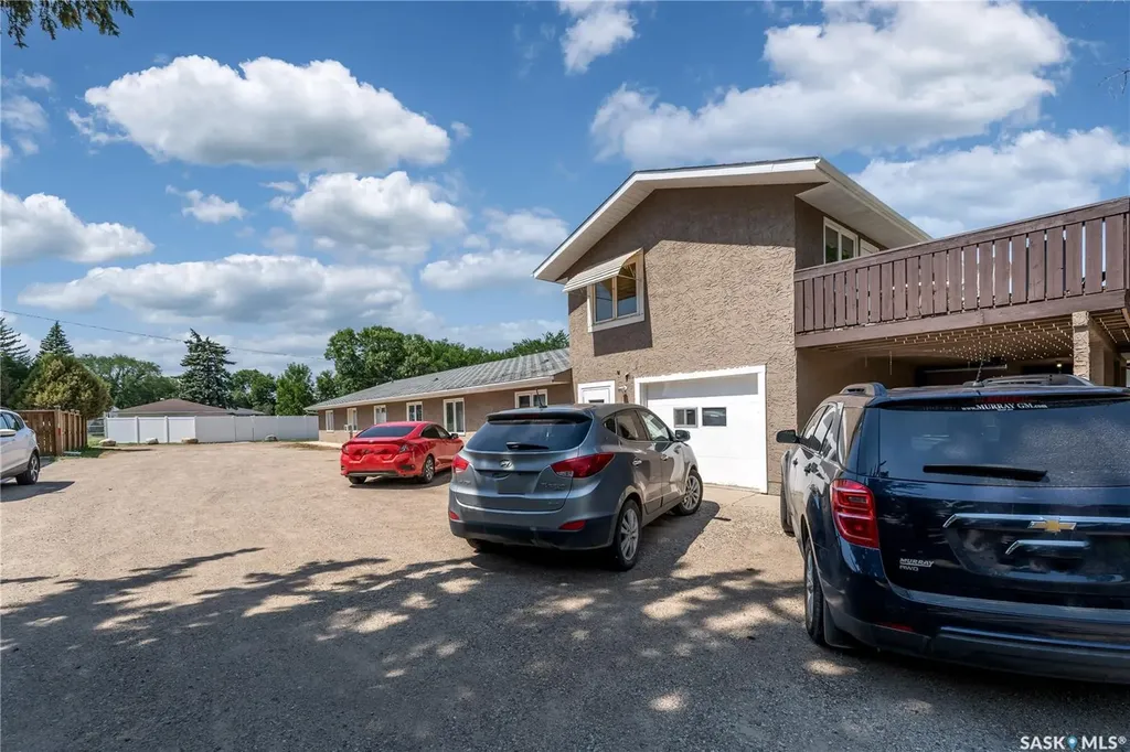 1236 3rd Avenue NW Moose Jaw SK S6H 3V3